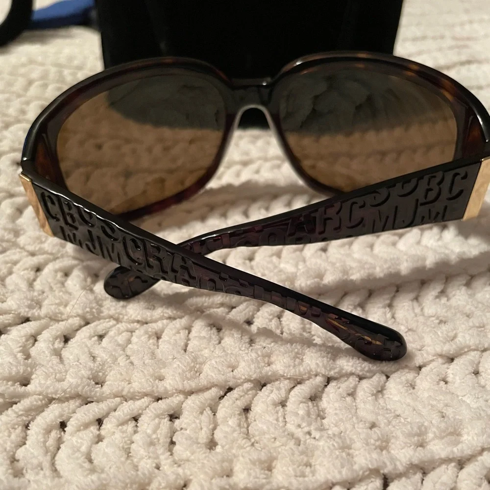 MARC By Marc Jacobs brown Sunglasses with case - Picture 2 of 3
